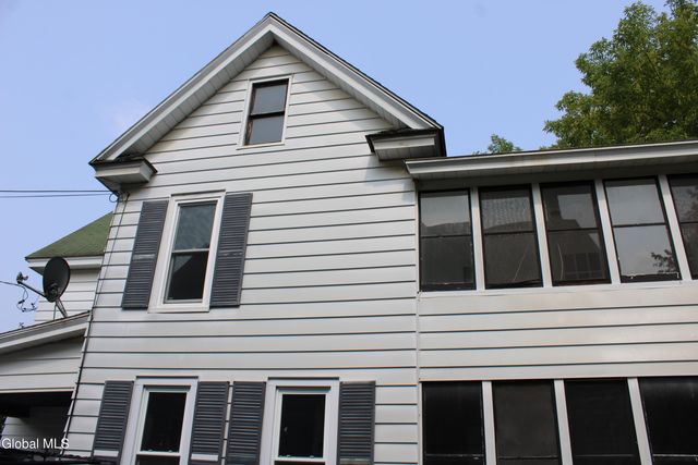 27 Trinity Place, Amsterdam, NY 12010