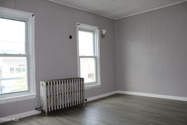 27 Trinity Place, Amsterdam, NY 12010