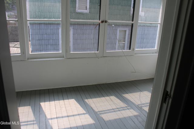 27 Trinity Place, Amsterdam, NY 12010