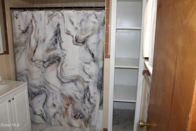 27 Trinity Place, Amsterdam, NY 12010