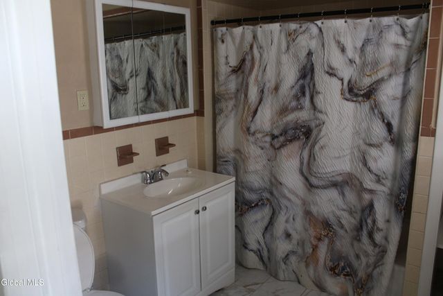 27 Trinity Place, Amsterdam, NY 12010