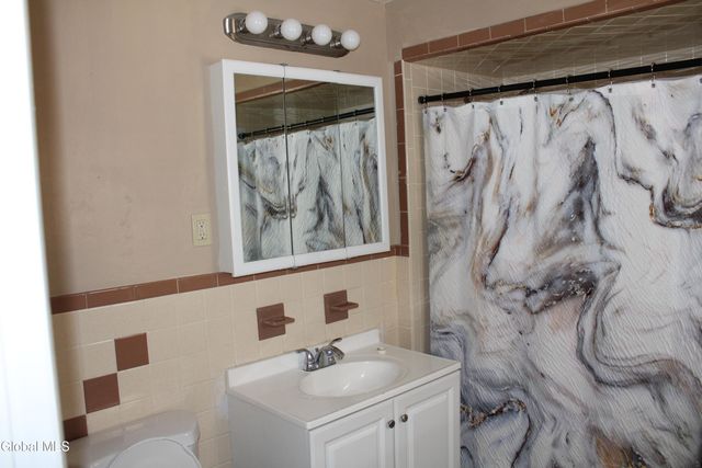 27 Trinity Place, Amsterdam, NY 12010