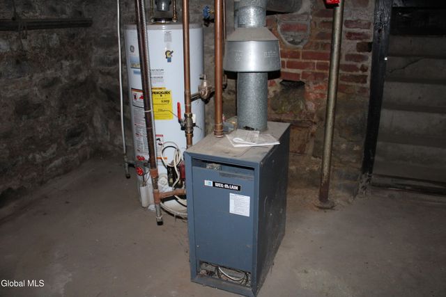 27 Trinity Place, Amsterdam, NY 12010