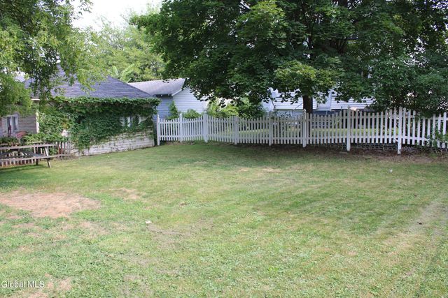 27 Trinity Place, Amsterdam, NY 12010