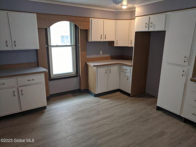 27 Trinity Place, Amsterdam, NY 12010