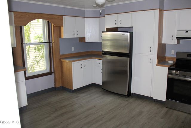 27 Trinity Place, Amsterdam, NY 12010