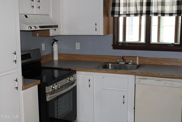 27 Trinity Place, Amsterdam, NY 12010