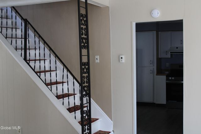 27 Trinity Place, Amsterdam, NY 12010