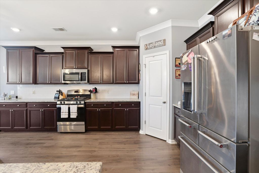Image 14 of property listing at 1106 Mossy Rock Drive, Summerville, SC 29485