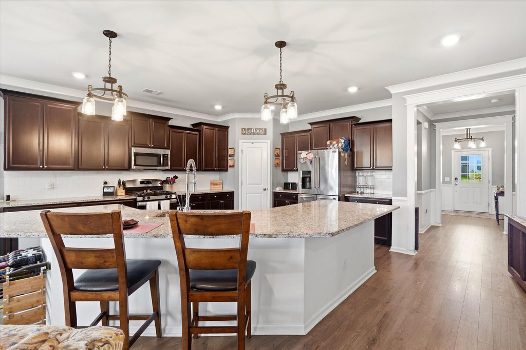 Image 17 of property listing at 1106 Mossy Rock Drive, Summerville, SC 29485