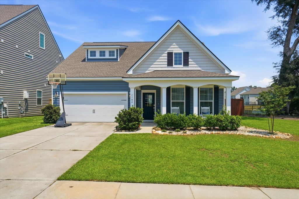 Image 3 of property listing at 1106 Mossy Rock Drive, Summerville, SC 29485