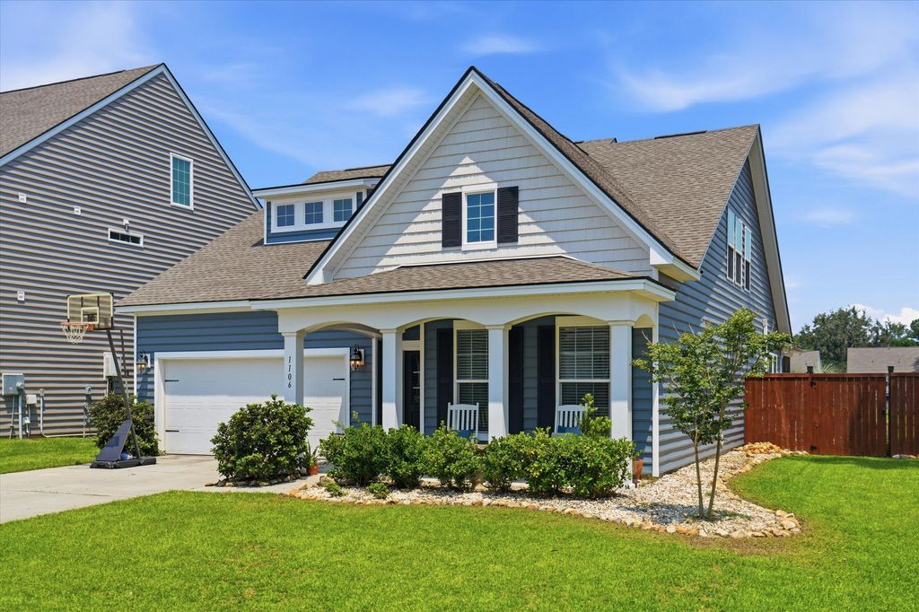 Image 5 of property listing at 1106 Mossy Rock Drive, Summerville, SC 29485