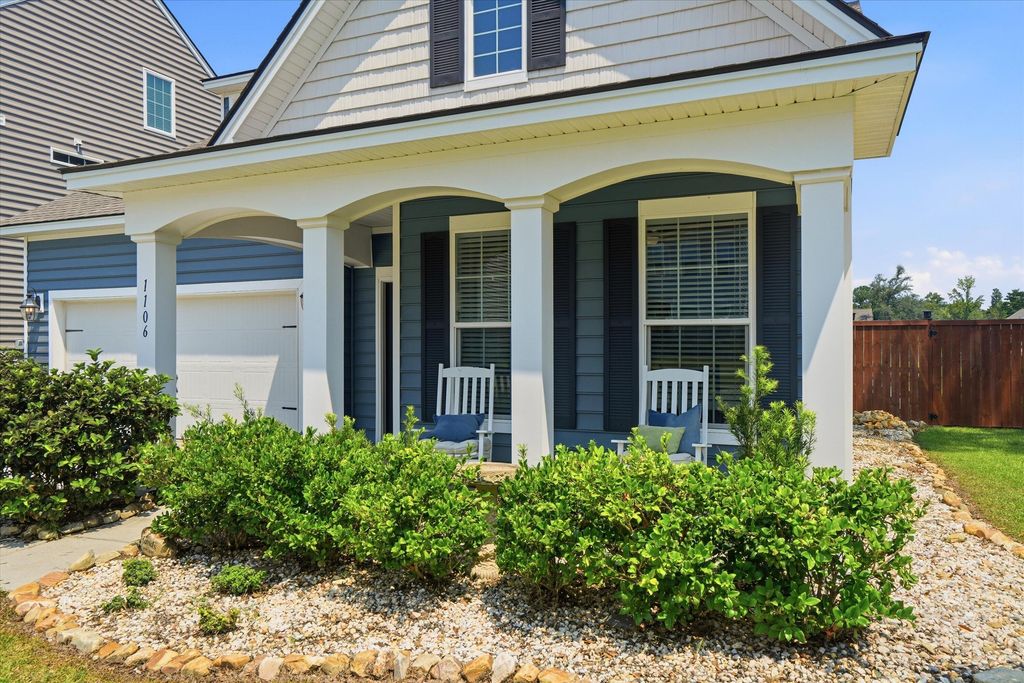 Image 6 of property listing at 1106 Mossy Rock Drive, Summerville, SC 29485