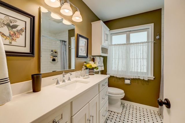 607 Vine Street, Hudson, WI 54016