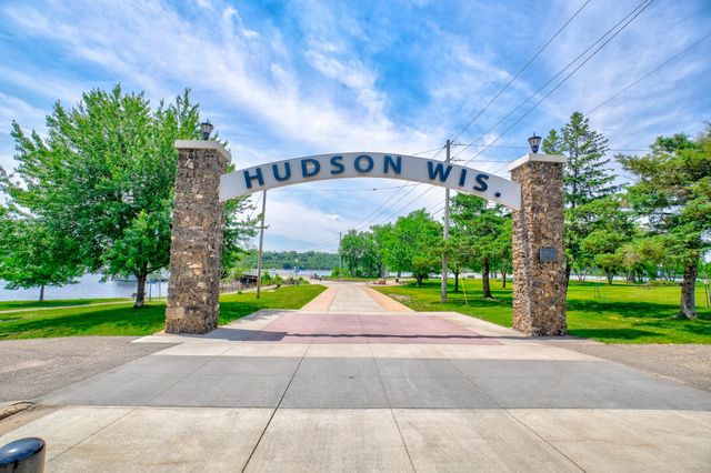607 Vine Street, Hudson, WI 54016