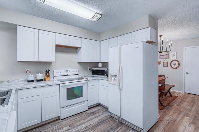 16710 Blackhawk Boulevard, Friendswood, TX 77546