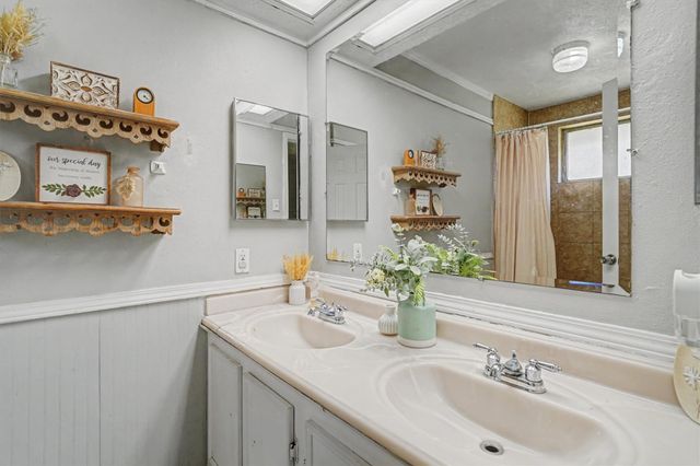 16710 Blackhawk Boulevard, Friendswood, TX 77546