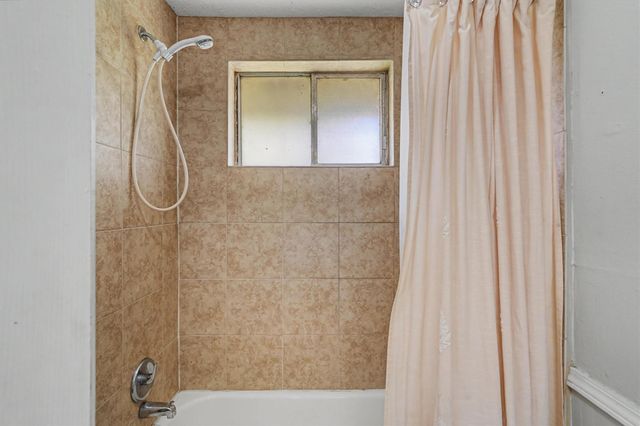 16710 Blackhawk Boulevard, Friendswood, TX 77546