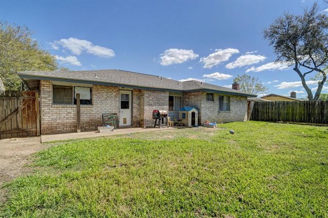16710 Blackhawk Boulevard, Friendswood, TX 77546