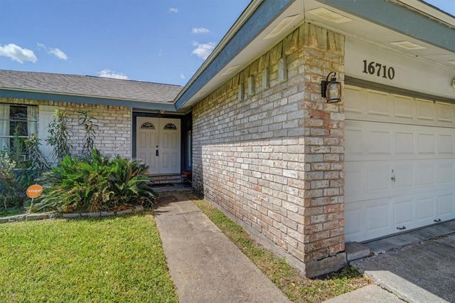 16710 Blackhawk Boulevard, Friendswood, TX 77546