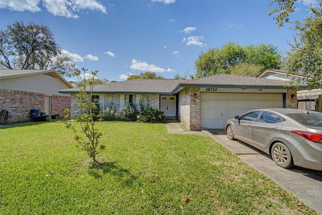 16710 Blackhawk Boulevard, Friendswood, TX 77546
