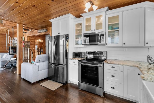 56 Robins Ridge, Blue Ridge, GA 30513