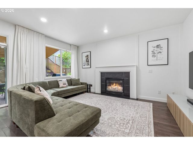 16100 Sw SNOWY OWL Ln, Beaverton, OR 97007