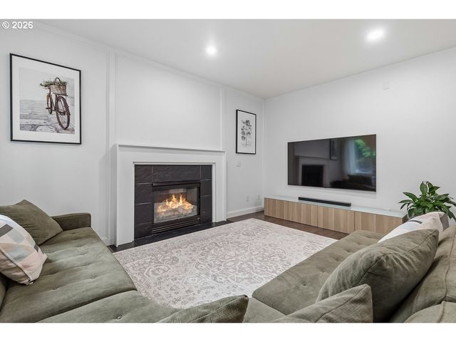 16100 Sw SNOWY OWL Ln, Beaverton, OR 97007