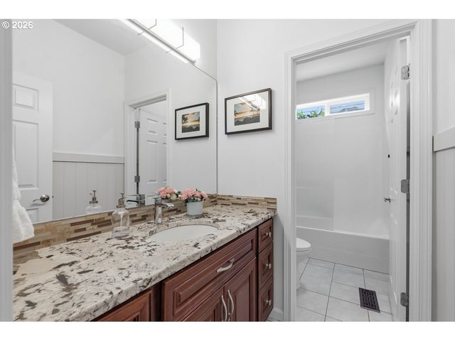 16100 Sw SNOWY OWL Ln, Beaverton, OR 97007