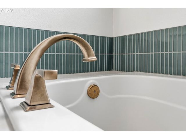 16100 Sw SNOWY OWL Ln, Beaverton, OR 97007