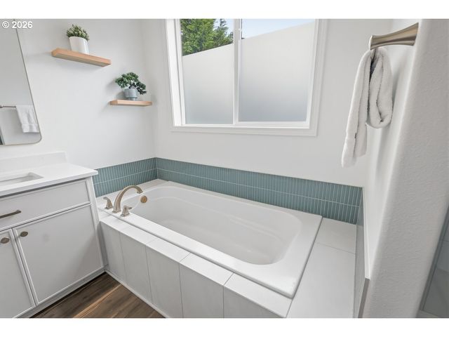 16100 Sw SNOWY OWL Ln, Beaverton, OR 97007