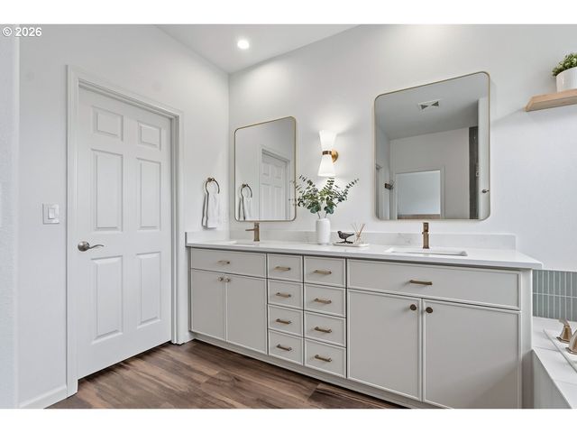 16100 Sw SNOWY OWL Ln, Beaverton, OR 97007
