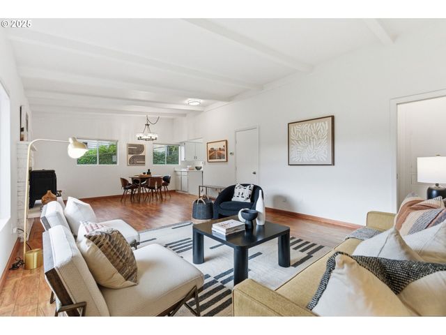 8456 Sw CANYON Dr, Portland, OR 97225