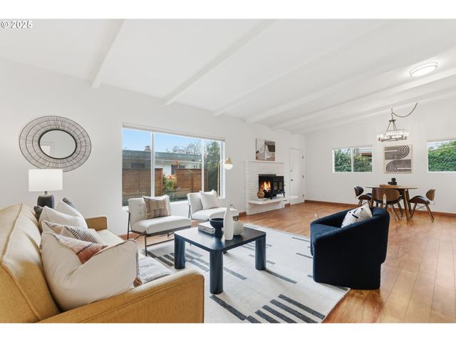 8456 Sw CANYON Dr, Portland, OR 97225