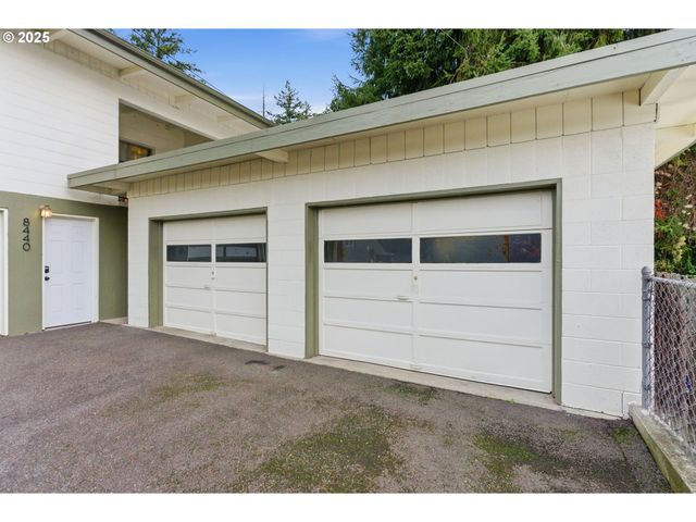 8456 Sw CANYON Dr, Portland, OR 97225