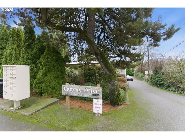 8456 Sw CANYON Dr, Portland, OR 97225