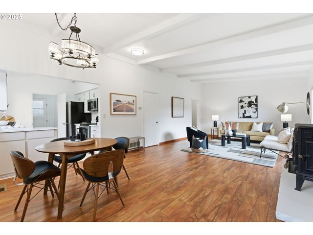 8456 Sw CANYON Dr, Portland, OR 97225