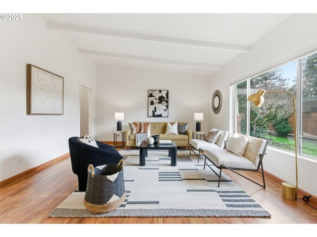 8456 Sw CANYON Dr, Portland, OR 97225