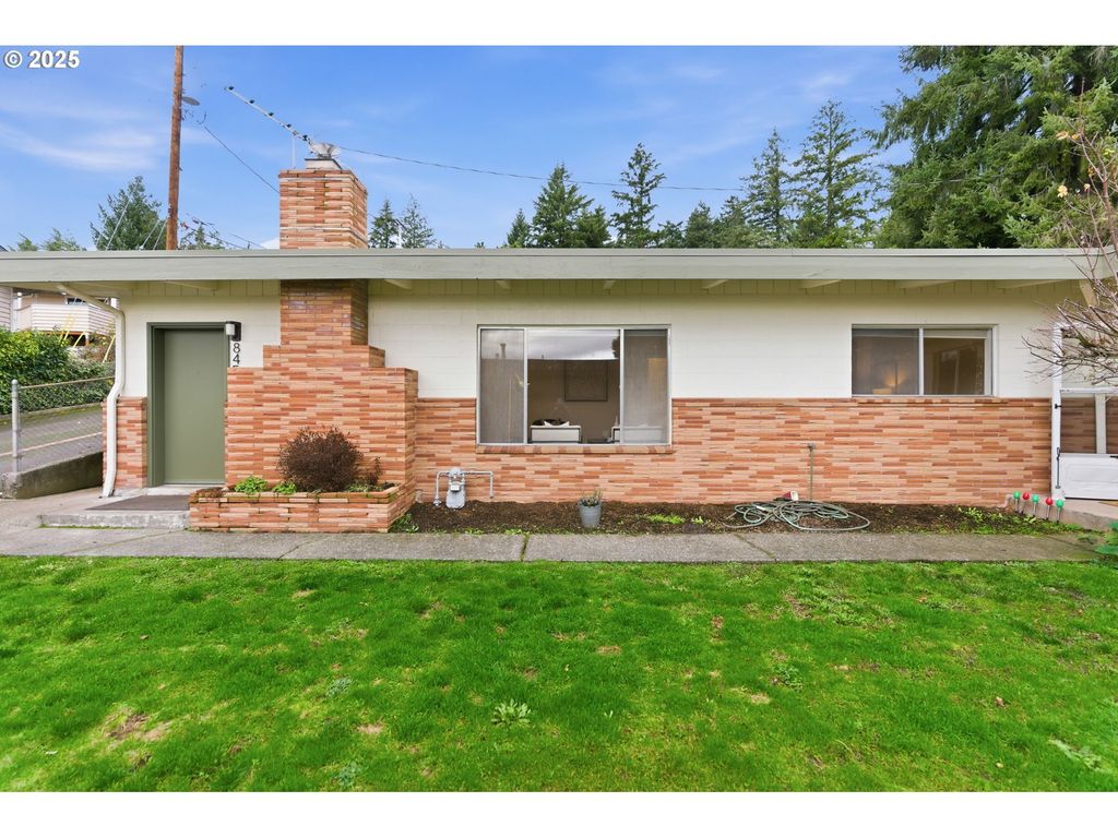 8456 Sw CANYON Dr, Portland, OR 97225