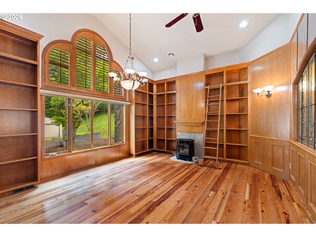 262 BEACON HIGHLAND Rd, Stevenson, WA 98648