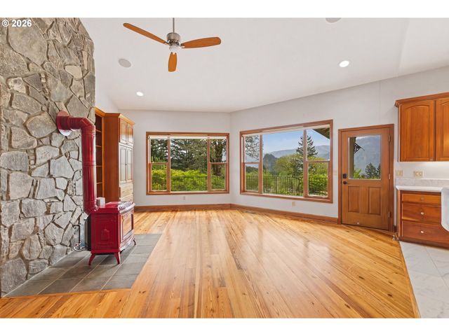 262 BEACON HIGHLAND Rd, Stevenson, WA 98648