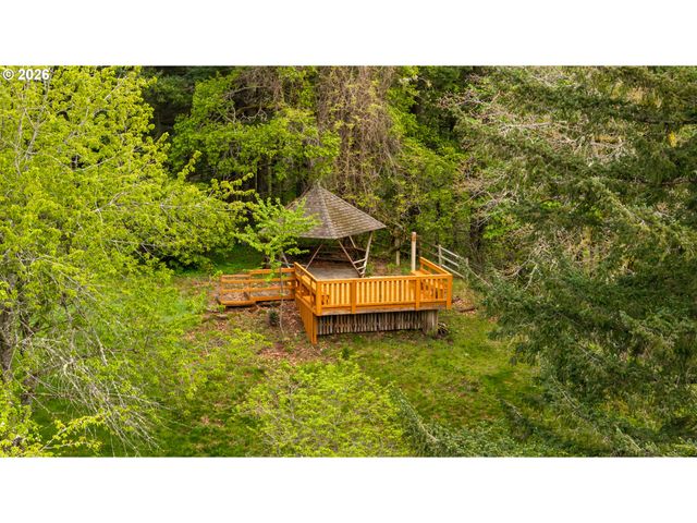 262 BEACON HIGHLAND Rd, Stevenson, WA 98648