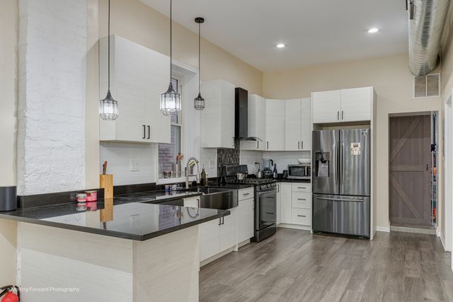 522 N Armour Street 1, Chicago, IL 60642