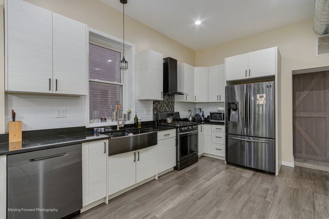 522 N Armour Street 1, Chicago, IL 60642