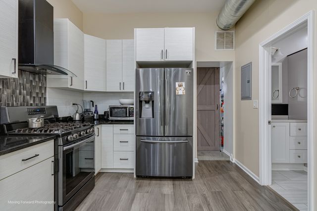 522 N Armour Street 1, Chicago, IL 60642
