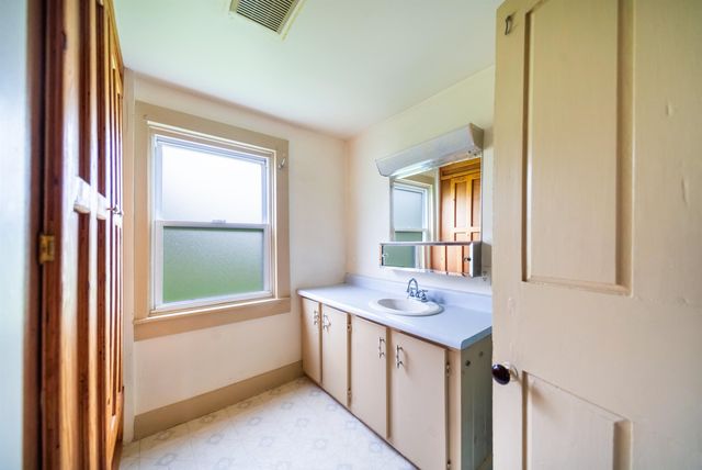 557 Pleasant Valley Road, Benson, VT 05743