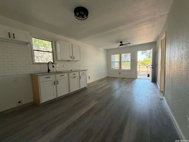 3022 EL PASO ST, San Antonio, TX 78207