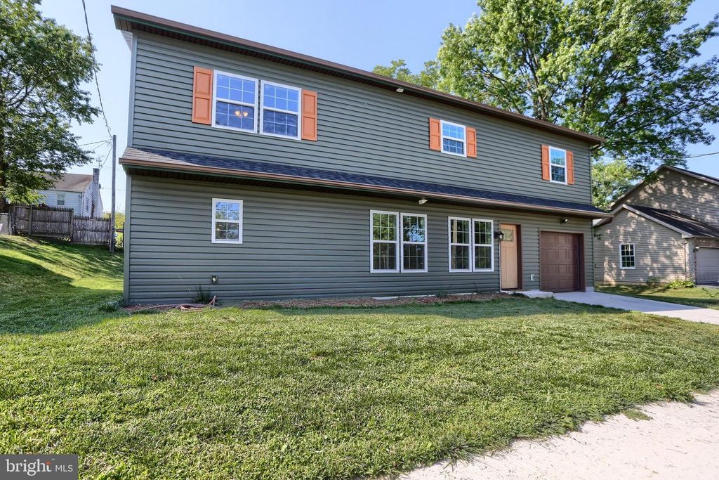 1999 DIGHTON ST, Camp Hill, PA 17011