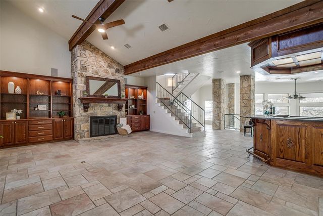 5010 Comanche Vista Court, De Cordova, TX 76049