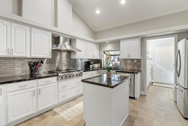101 Morning Dove Ln, Folsom, CA 95630